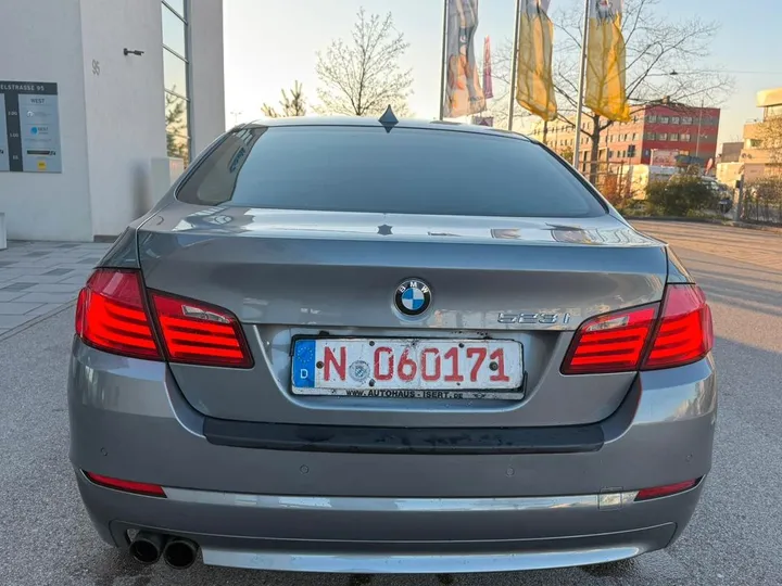 BMW 523