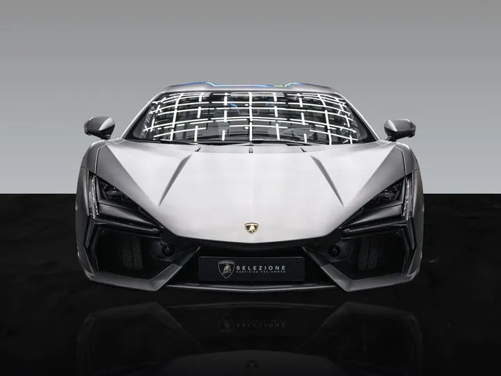 Lamborghini Revuelto