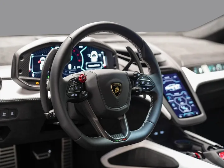 Lamborghini Revuelto