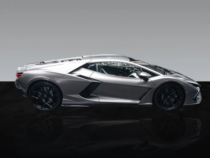 Lamborghini Revuelto