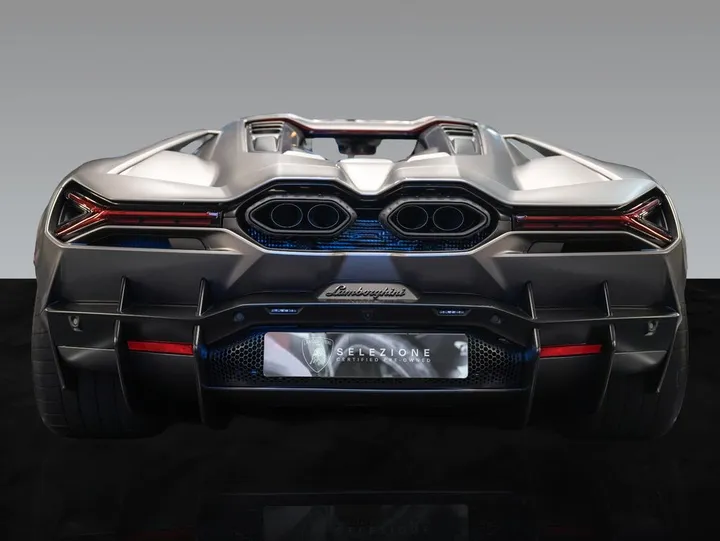 Lamborghini Revuelto