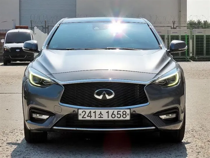 Infiniti Q30