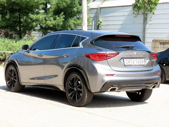 Infiniti Q30