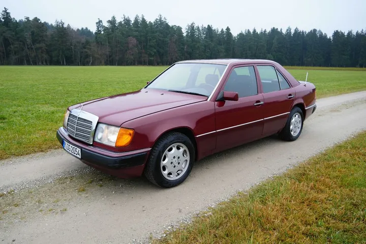 Mercedes-Benz E 230