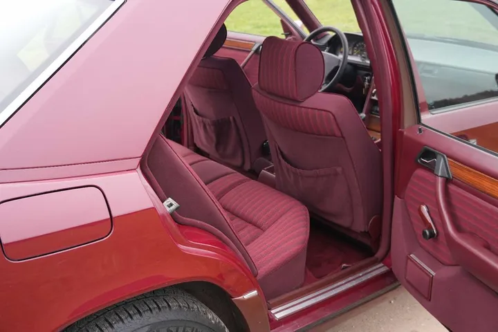 Mercedes-Benz E 230