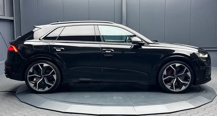 Audi RSQ8