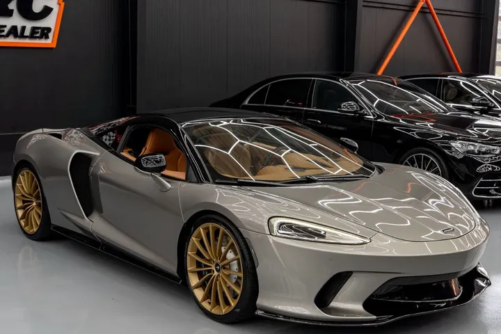 McLaren GT