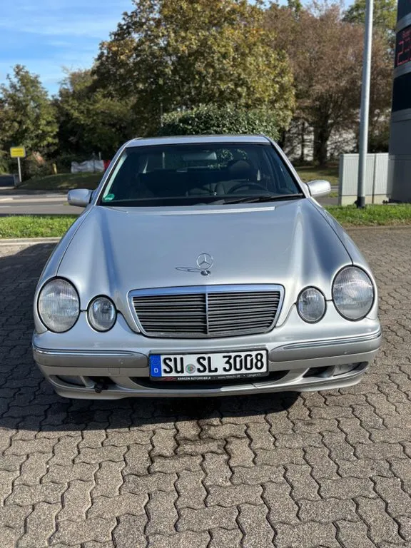 Mercedes-Benz E 220