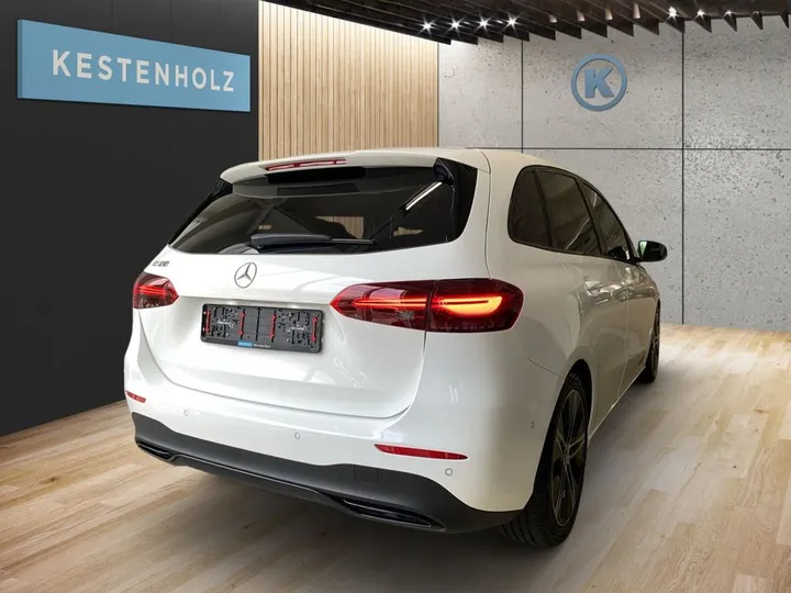 Mercedes-Benz B 180