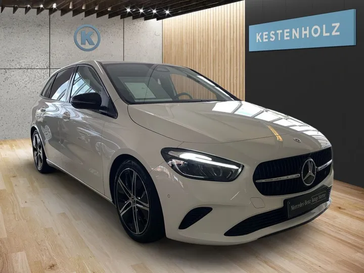 Mercedes-Benz B 180