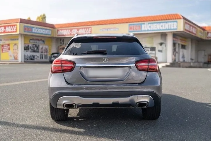 Mercedes-Benz GLA 200