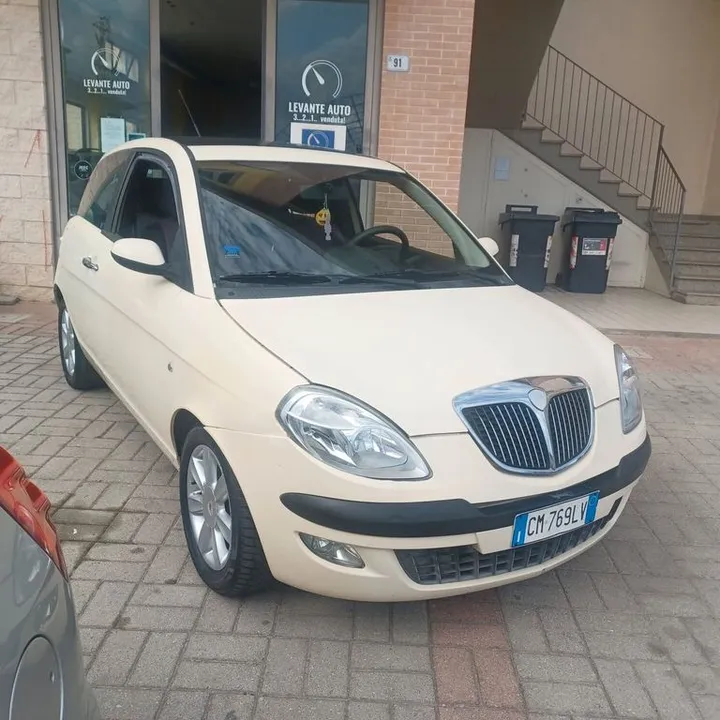 Lancia Ypsilon