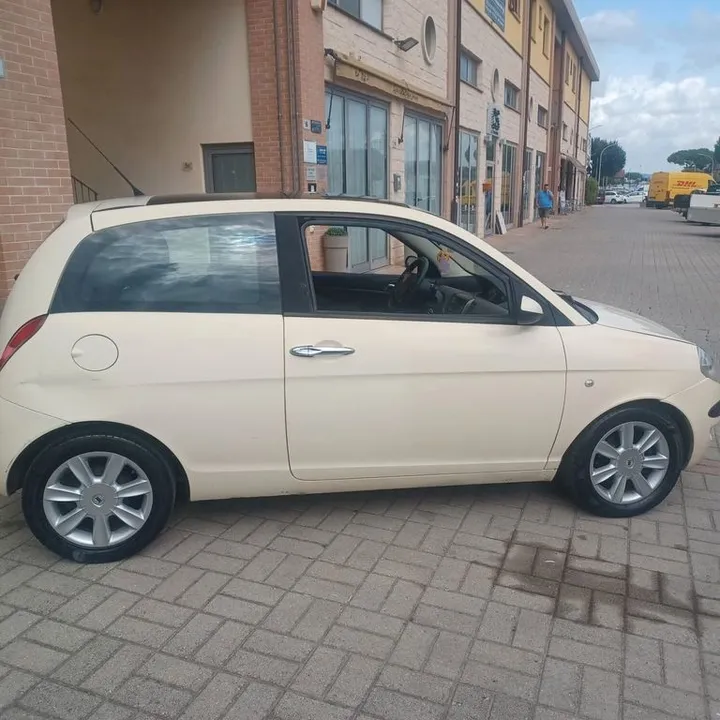 Lancia Ypsilon