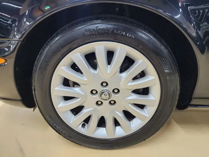 Jaguar XJ-6
