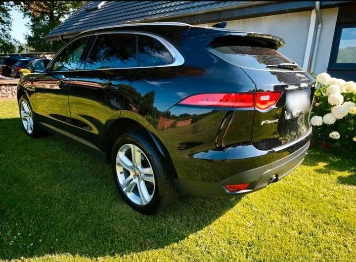 Jaguar F-Pace
