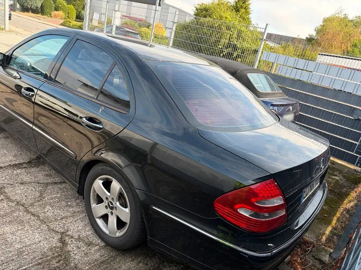 Mercedes-Benz E 200