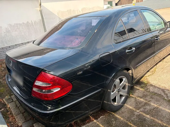 Mercedes-Benz E 200