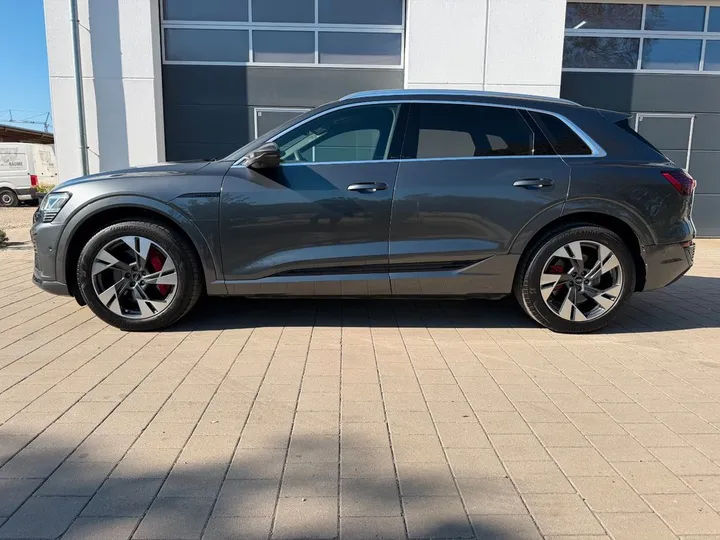 Audi Q8 e-tron