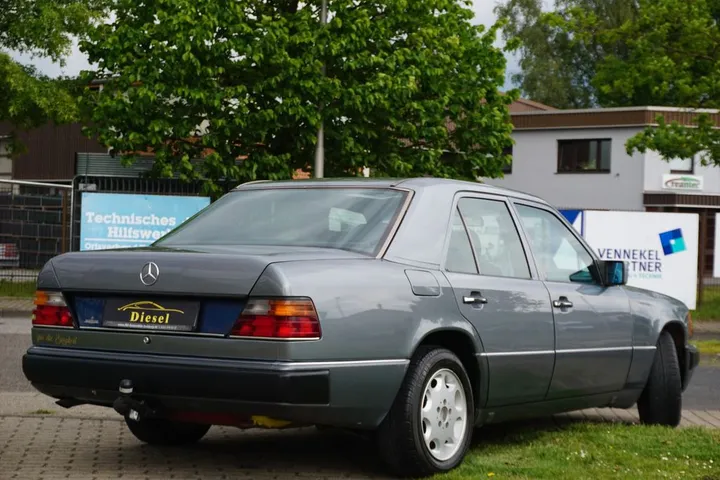 Mercedes-Benz 200