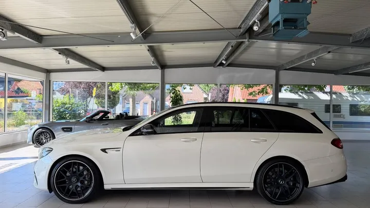 Mercedes-Benz E 63 AMG