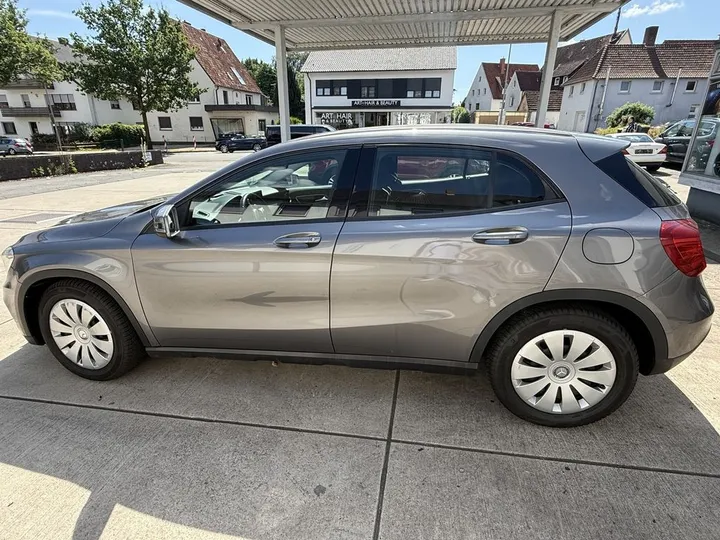 Mercedes-Benz GLA 200