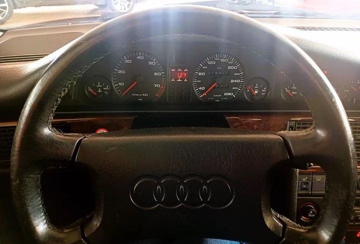 Audi V8