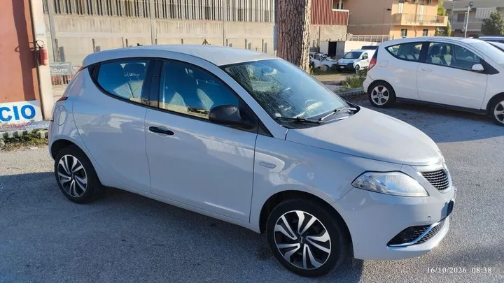 Lancia Ypsilon
