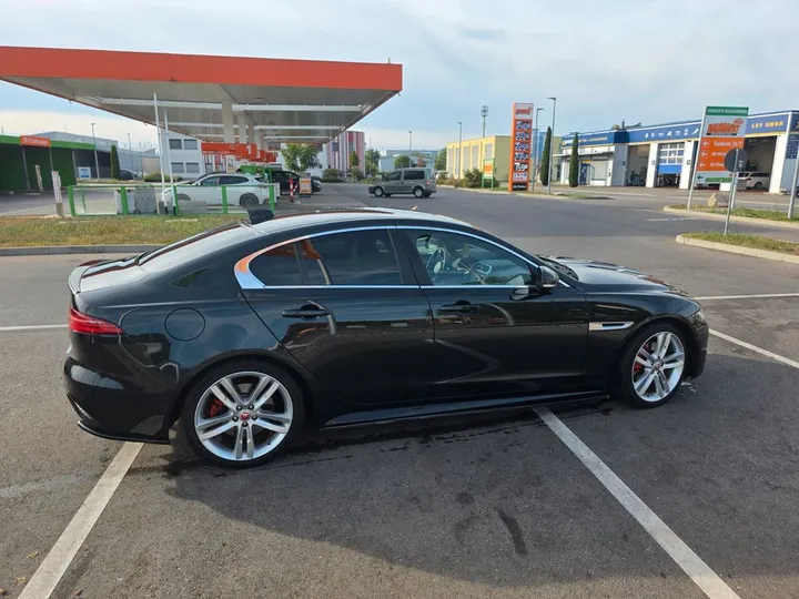 Jaguar XE