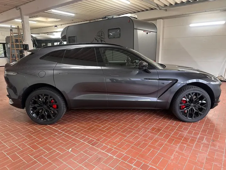 Aston Martin DBX