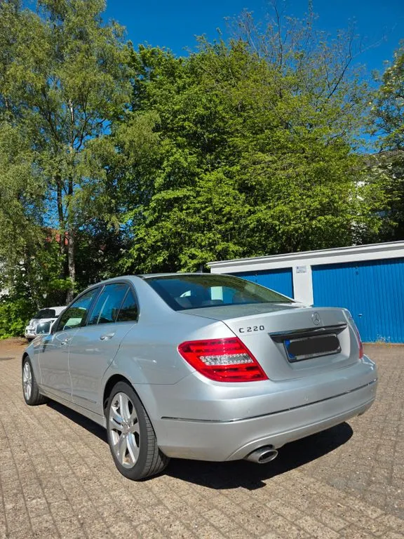 Mercedes-Benz 220