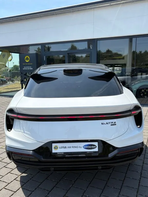 Lotus Eletre