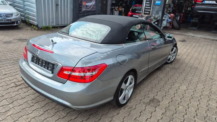 Mercedes-Benz E 200
