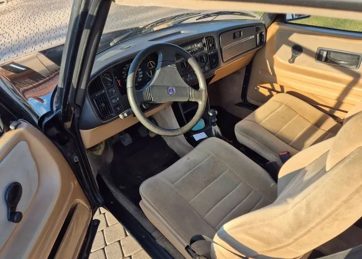 Saab 900
