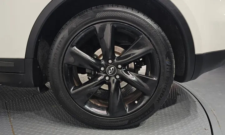 Infiniti QX70