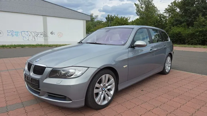 BMW 330