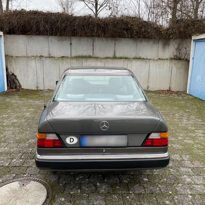 Mercedes-Benz E 200