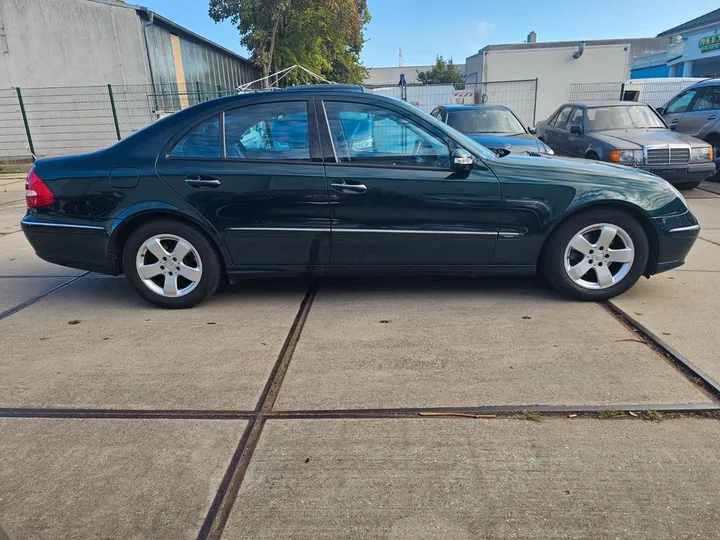 Mercedes-Benz E 200