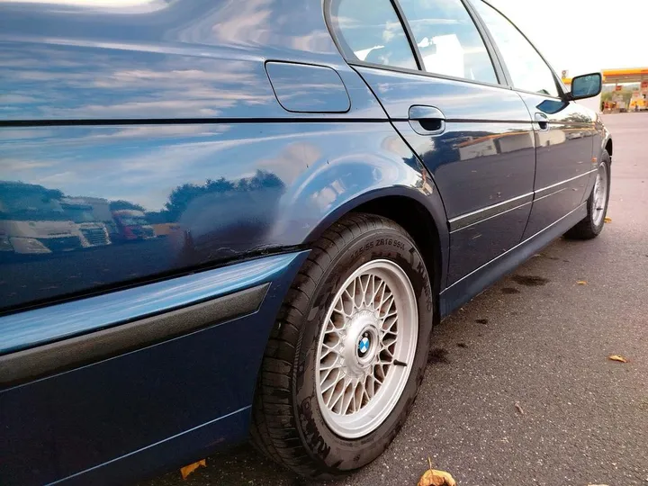 BMW 523