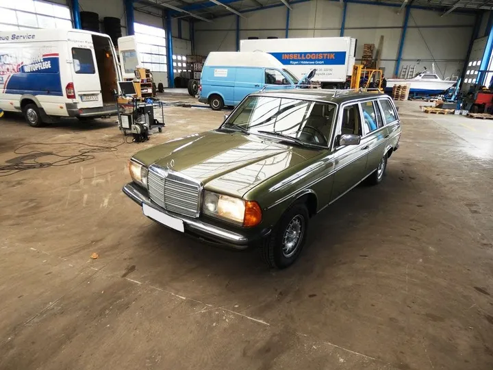 Mercedes-Benz 230