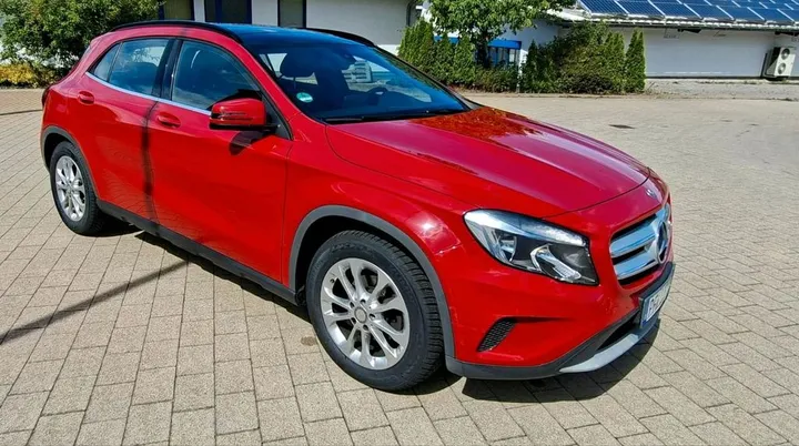 Mercedes-Benz GLA 200