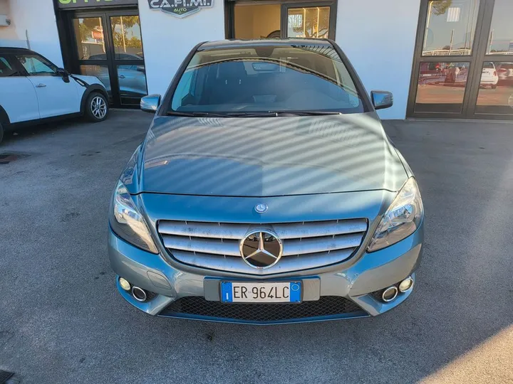Mercedes-Benz B 200