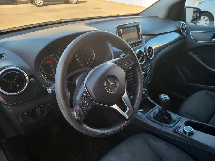 Mercedes-Benz B 200