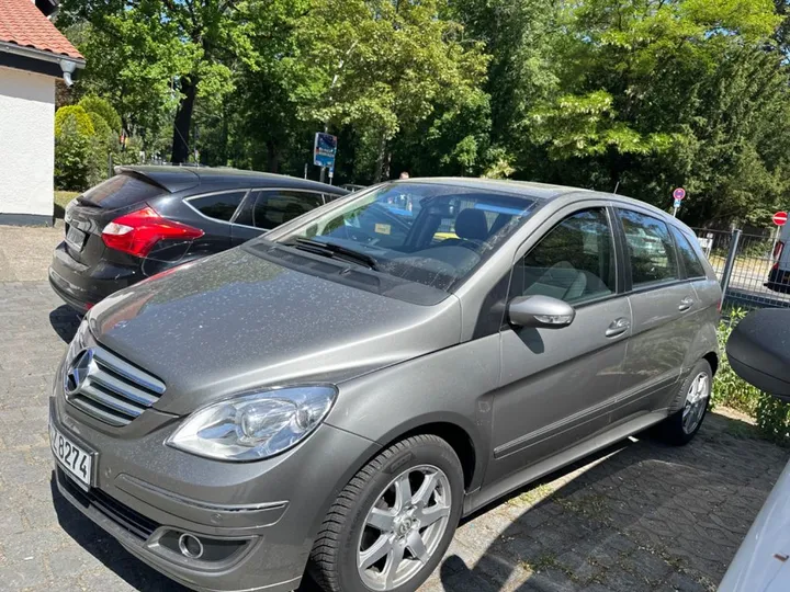 Mercedes-Benz B 200