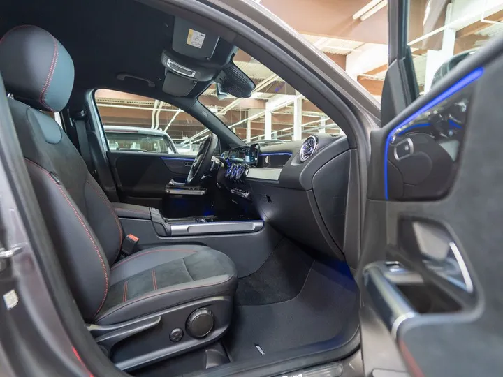 Mercedes-Benz GLB 220