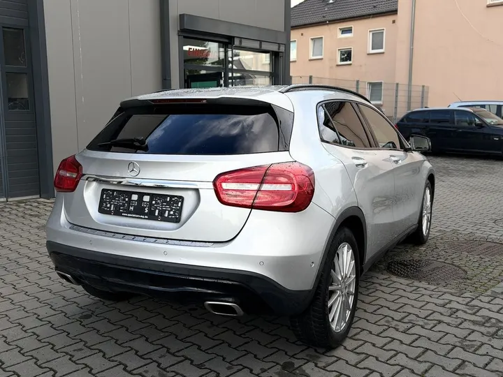 Mercedes-Benz GLA 180