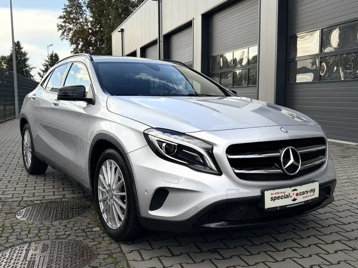 Mercedes-Benz GLA 180