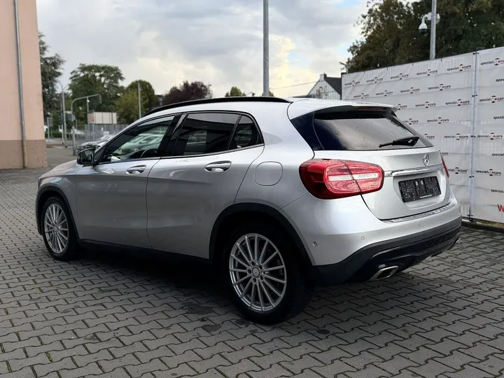 Mercedes-Benz GLA 180