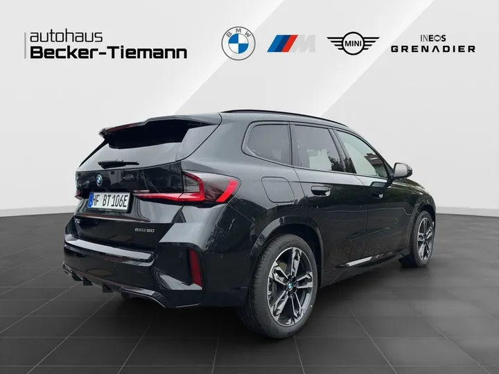 BMW iX1