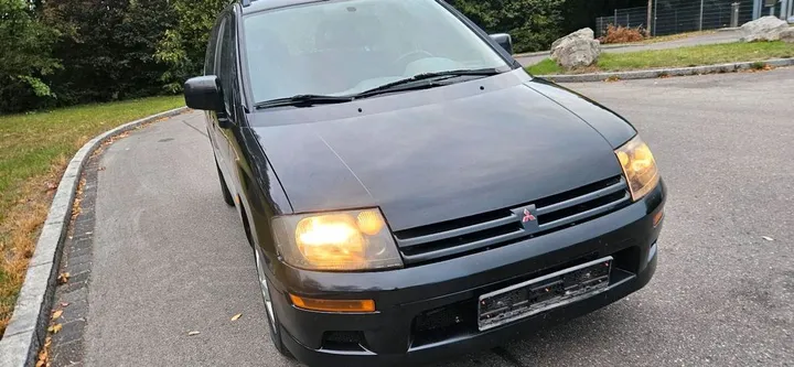 Mitsubishi Space Runner