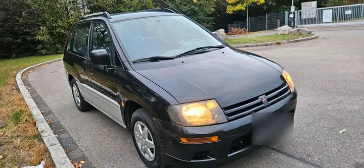 Mitsubishi Space Runner